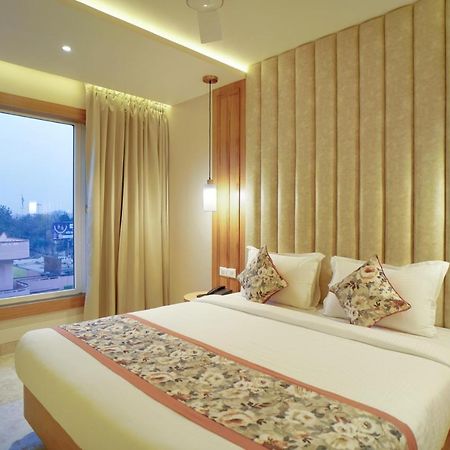 Hotel Four Element Varanasi Bagian luar foto