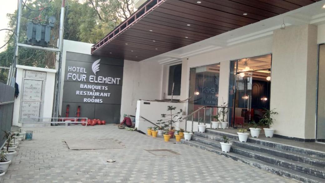 Hotel Four Element Varanasi Bagian luar foto