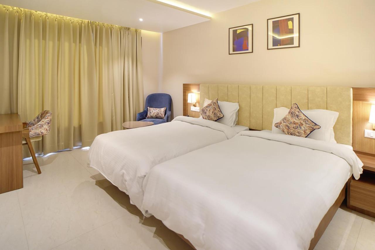 Hotel Four Element Varanasi Bagian luar foto