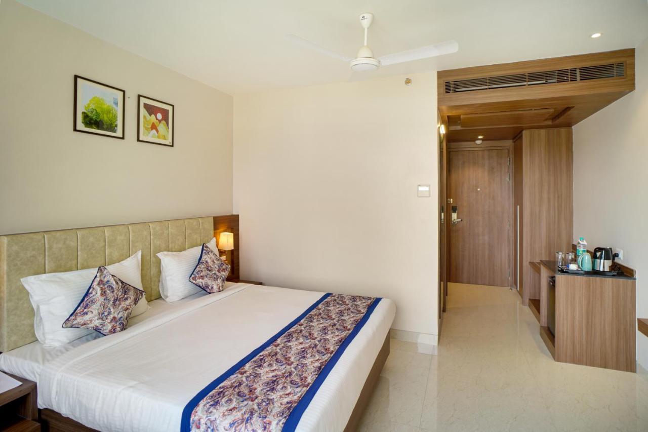 Hotel Four Element Varanasi Bagian luar foto