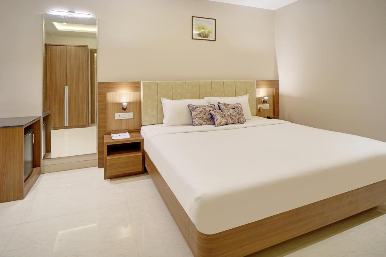 Hotel Four Element Varanasi Bagian luar foto