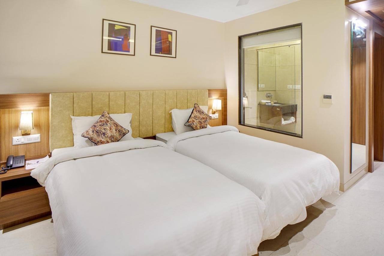 Hotel Four Element Varanasi Bagian luar foto