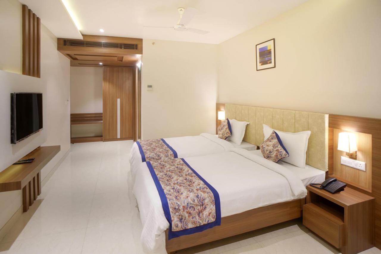 Hotel Four Element Varanasi Bagian luar foto