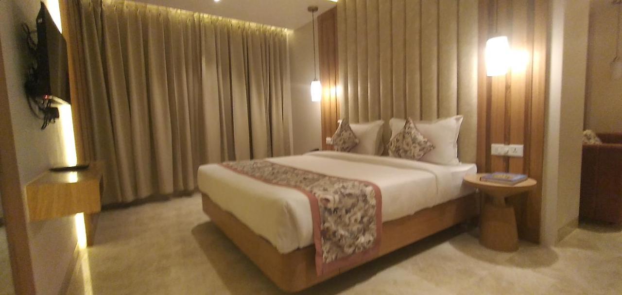 Hotel Four Element Varanasi Bagian luar foto