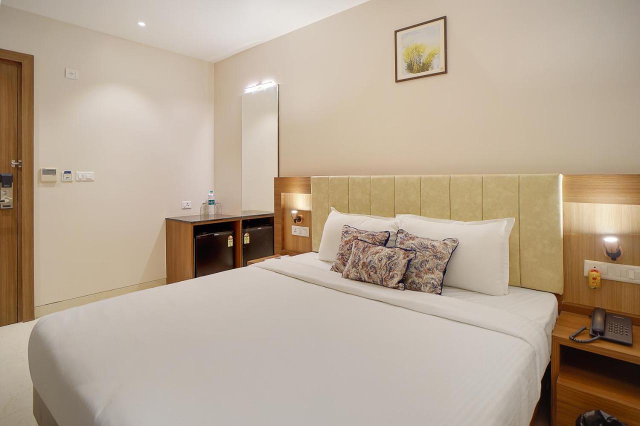 Hotel Four Element Varanasi Bagian luar foto